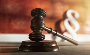 Urteil: Ehepartner darf Kfz-Versicherung kündigen