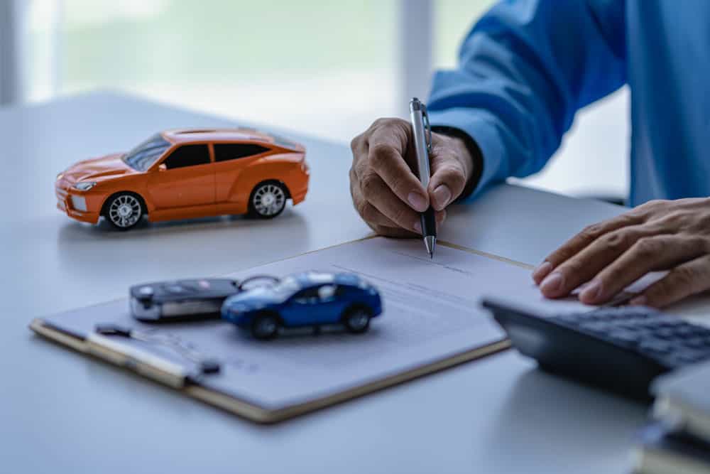 Autoleasing vs. Autokauf Der Neuwagenkauf ist aufgrund des rasanten Wertverlustes und dem hohen Eigenkapitalbedarf nicht immer die beste Option.